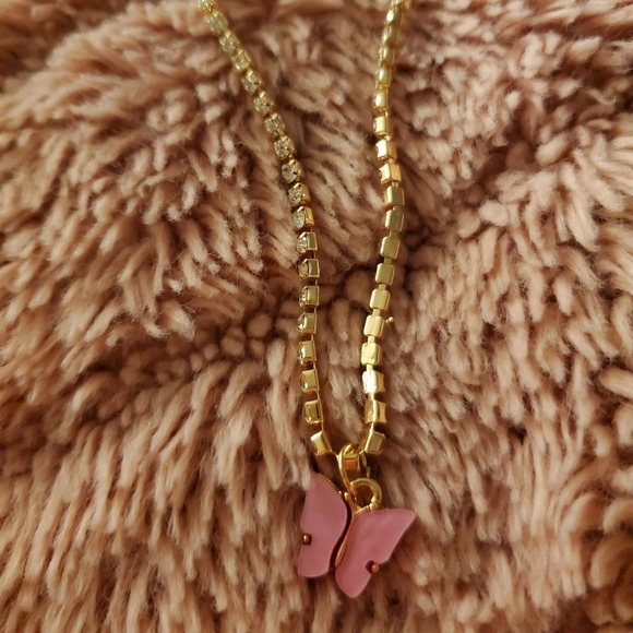 💎Gorgeous crystal pink butterfly necklace - Picture 5 of 8